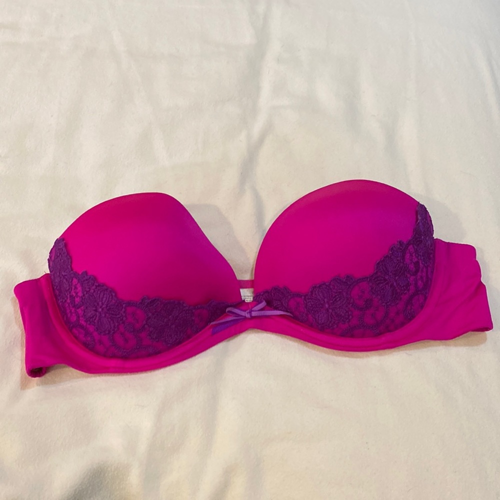 Victoria’s Secret strapless bra